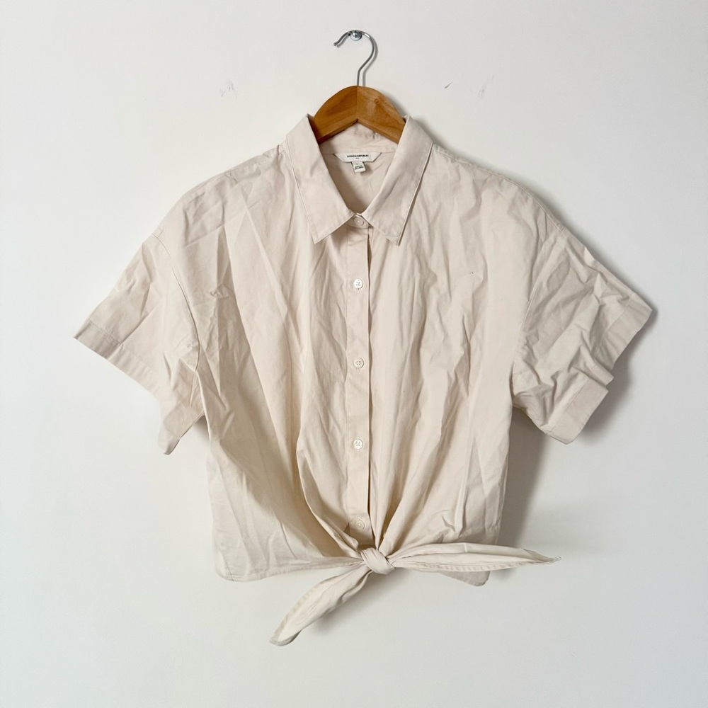 Banana Republic Factory Light Beige Tie-Front Short Sleeve Button-Up
